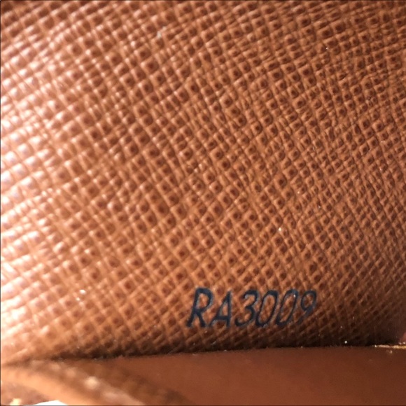 Louis Vuitton Monogram Multicles 4 Ring Key Holder - Picture 4 of 10